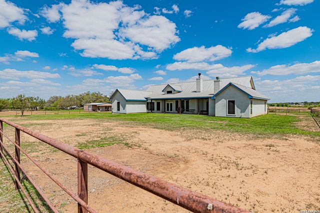 946 County Road 361, La Vernia, TX 78121