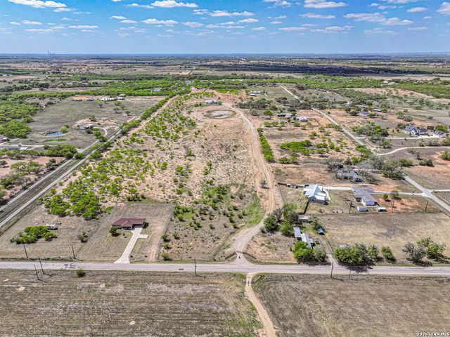 946 County Road 361, La Vernia, TX 78121
