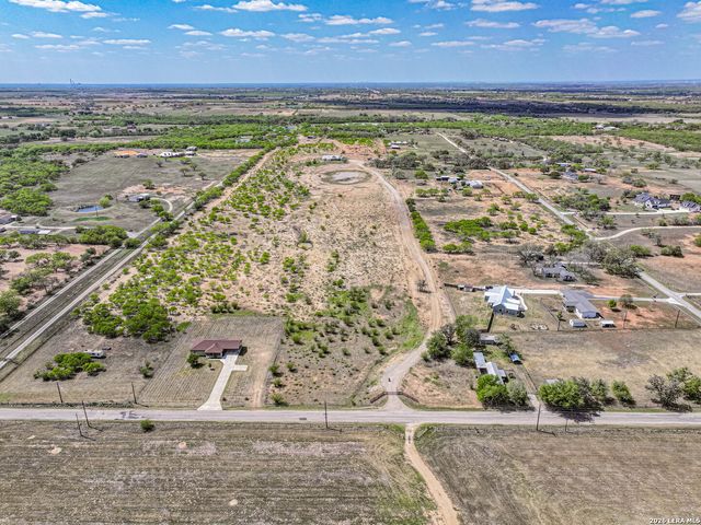 946 County Road 361, La Vernia, TX 78121