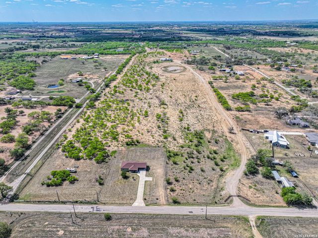 946 County Road 361, La Vernia, TX 78121