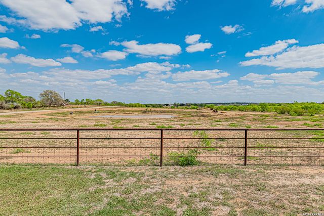 946 County Road 361, La Vernia, TX 78121