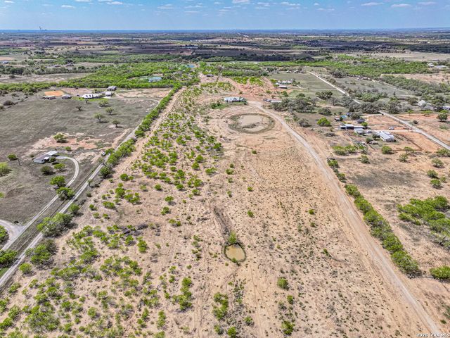 946 County Road 361, La Vernia, TX 78121