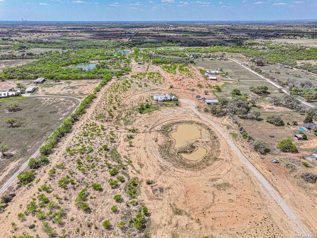 946 County Road 361, La Vernia, TX 78121