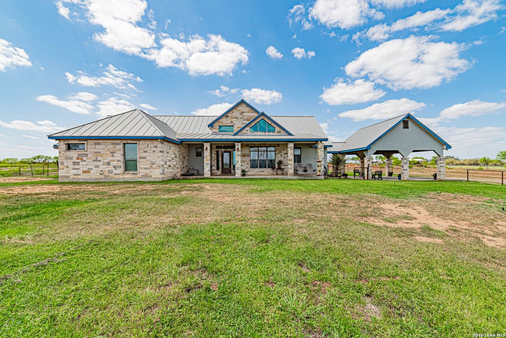 946 County Road 361, La Vernia, TX 78121