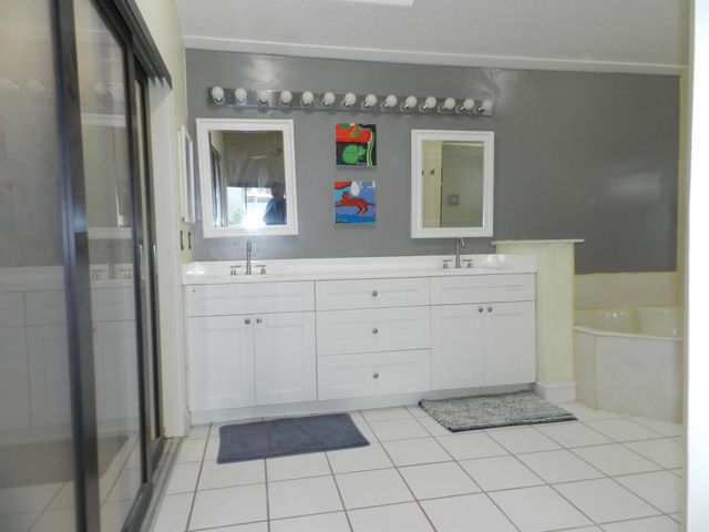 9198 Heathridge Drive, West Palm Beach, FL 33411