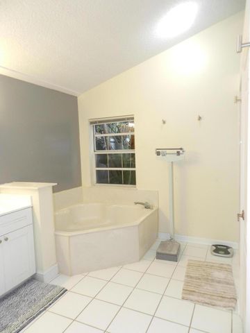 9198 Heathridge Drive, West Palm Beach, FL 33411