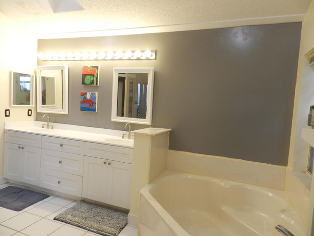 9198 Heathridge Drive, West Palm Beach, FL 33411