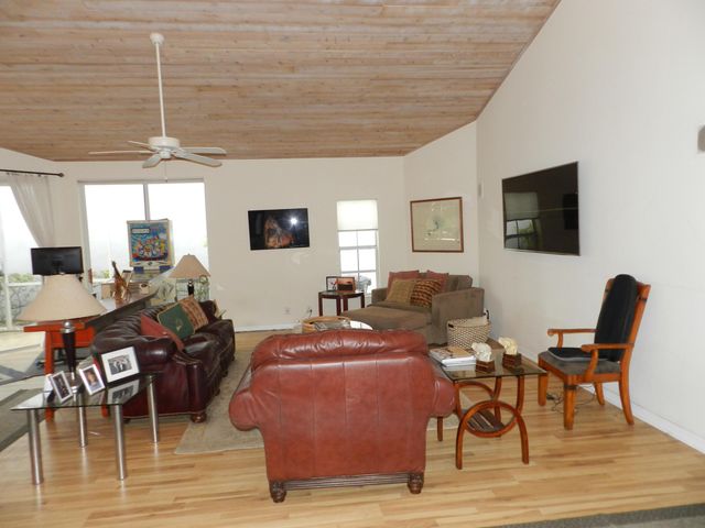 9198 Heathridge Drive, West Palm Beach, FL 33411