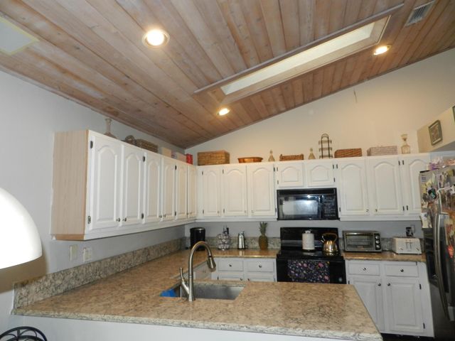 9198 Heathridge Drive, West Palm Beach, FL 33411