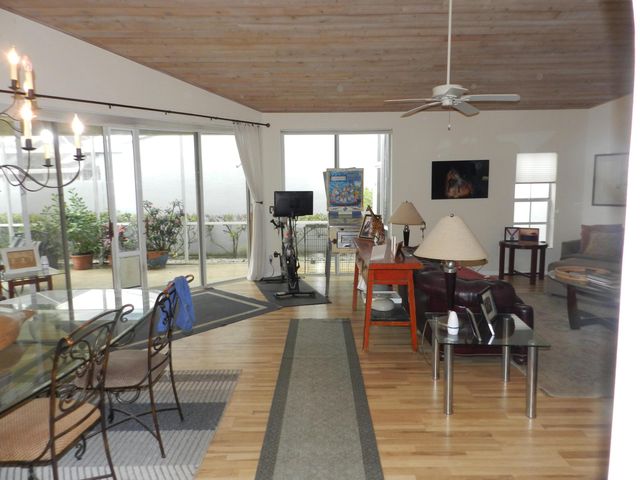 9198 Heathridge Drive, West Palm Beach, FL 33411