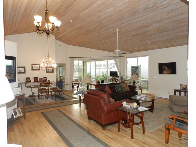 9198 Heathridge Drive, West Palm Beach, FL 33411