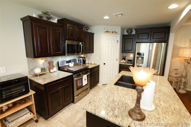 8466 Dunnwood Road, Claremore, OK 74019