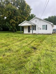 15904 T C Lea Road, Independence, MO 64050