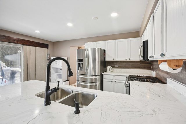 521 Ivory Lane, Bartlett, IL 60103