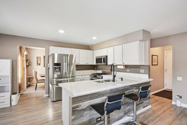 521 Ivory Lane, Bartlett, IL 60103