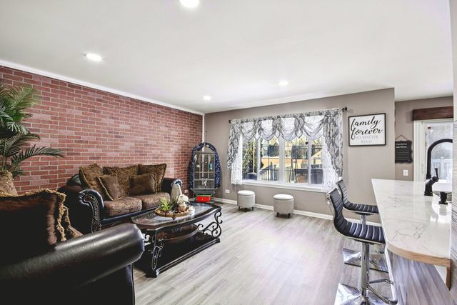 521 Ivory Lane, Bartlett, IL 60103