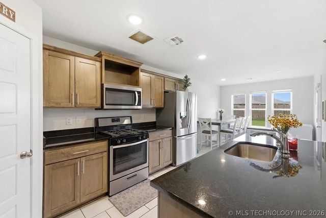 9465 E 135th Street S, Bixby, OK 74008