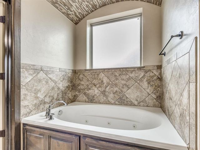 4232 Hackney Wick Road, Norman, OK 73072