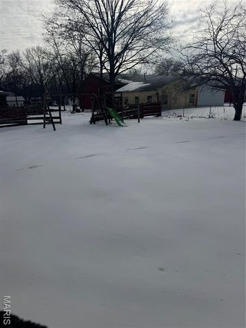 1010 E Olive Street, Staunton, IL 62088