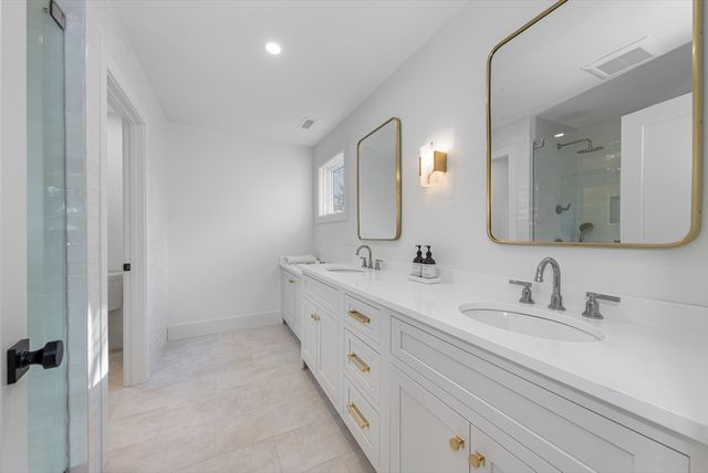 19 Laurel Hill Ln, Winchester, MA 01890