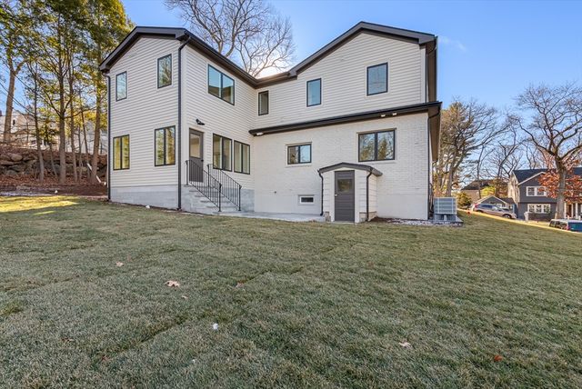 19 Laurel Hill Ln, Winchester, MA 01890