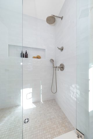 19 Laurel Hill Ln, Winchester, MA 01890