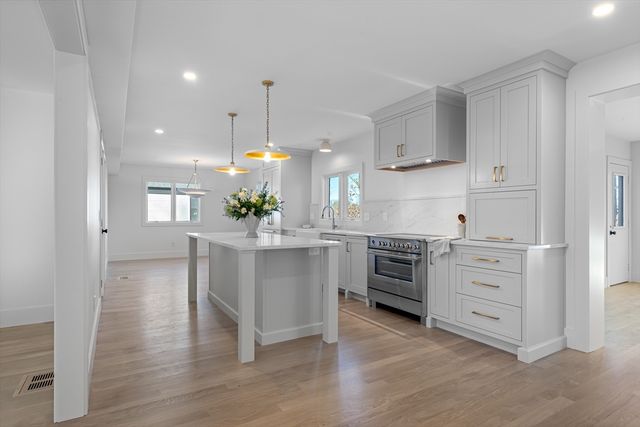 19 Laurel Hill Ln, Winchester, MA 01890