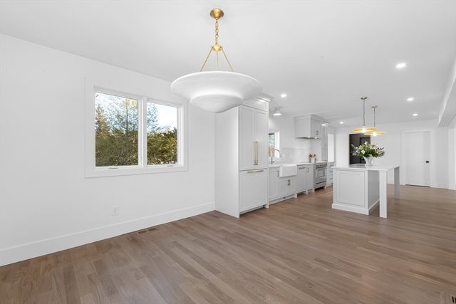 19 Laurel Hill Ln, Winchester, MA 01890