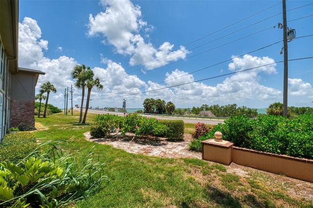 2 CAUSEWAY BOULEVARD 102, Dunedin, FL 34698