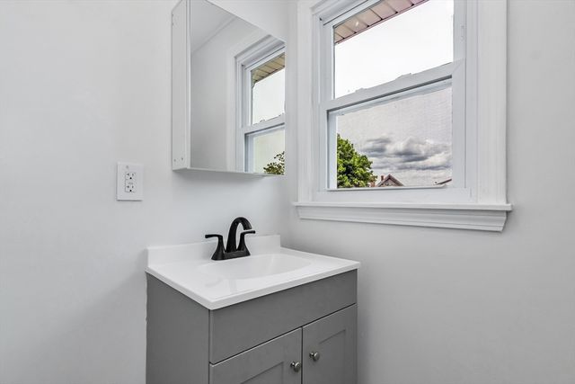 15 Crescent St D, Lawrence, MA 01841