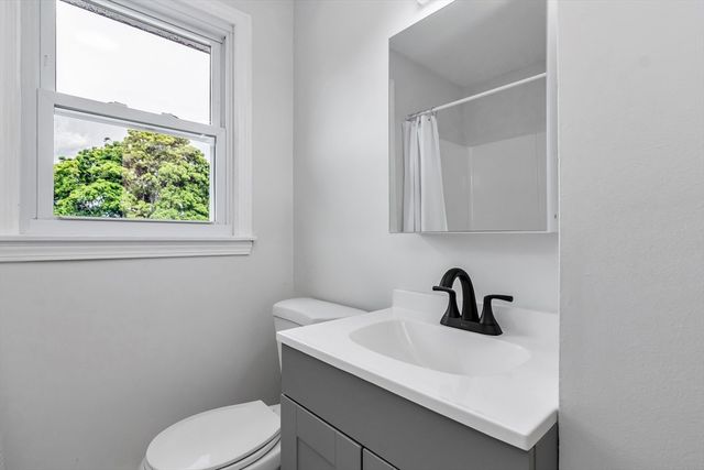 15 Crescent St D, Lawrence, MA 01841