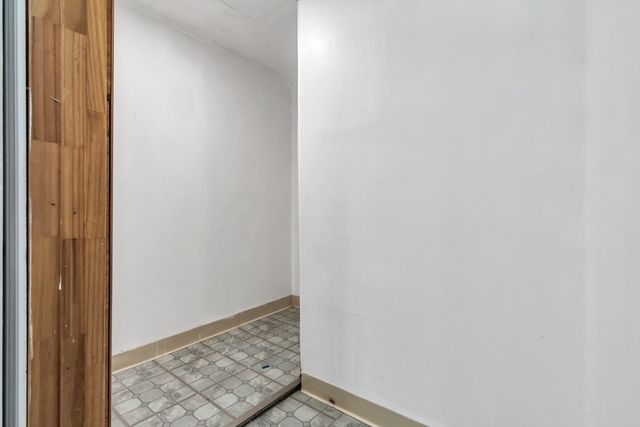 15 Crescent St D, Lawrence, MA 01841