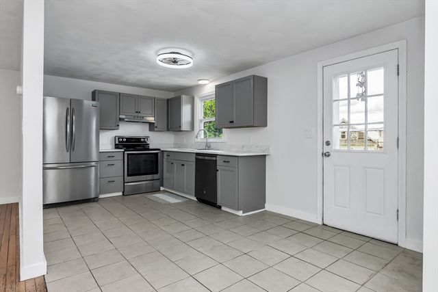 15 Crescent St D, Lawrence, MA 01841