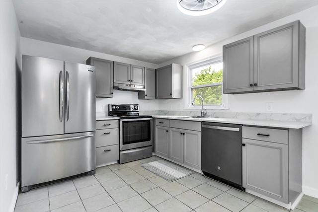 15 Crescent St D, Lawrence, MA 01841