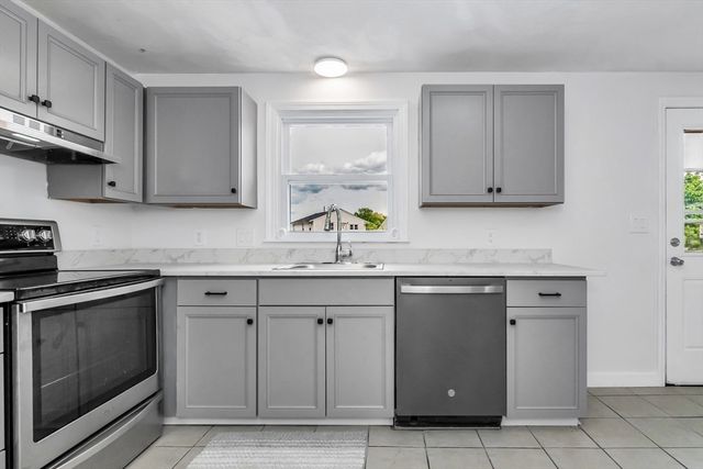 15 Crescent St D, Lawrence, MA 01841