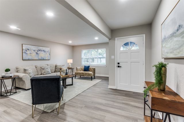 329 Chateau Drive, Fort Worth, TX 76134