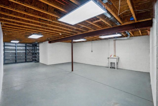 950 Spyglass HILL, Waterford, WI 53185