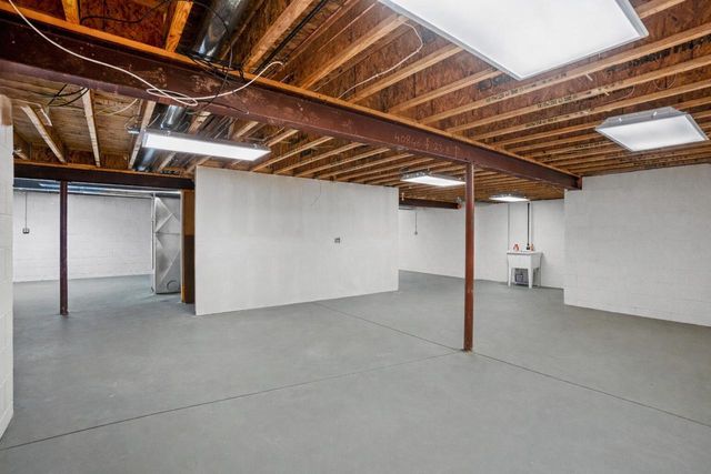 950 Spyglass HILL, Waterford, WI 53185