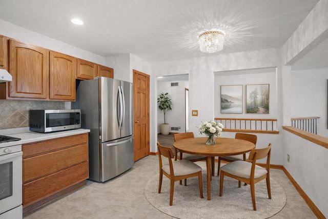 950 Spyglass HILL, Waterford, WI 53185