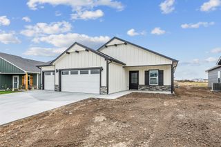 1570 N Emerald Valley Dr, Mulvane, KS 67110