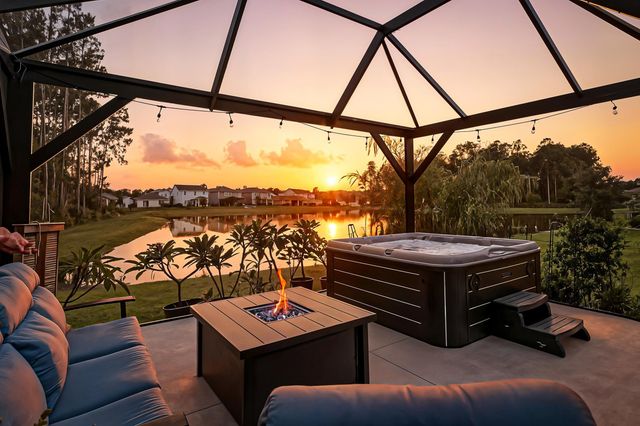 105 Meadow Creek Dr, St Johns, FL 32259