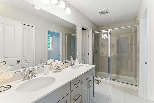 105 Meadow Creek Dr, St Johns, FL 32259