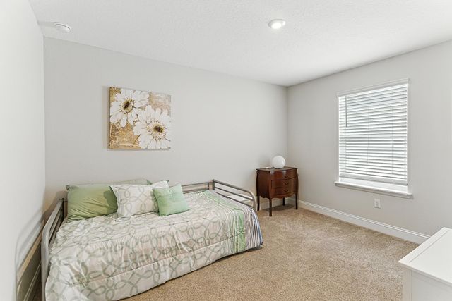 105 Meadow Creek Dr, St Johns, FL 32259