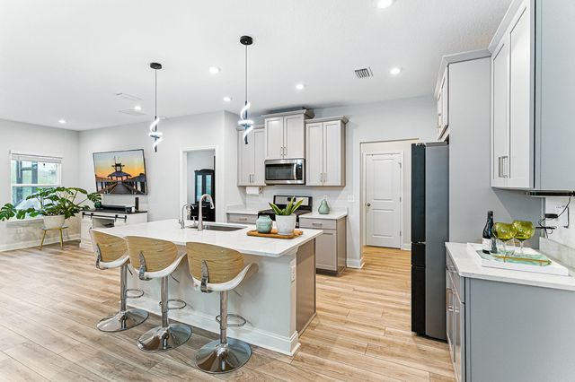 105 Meadow Creek Dr, St Johns, FL 32259