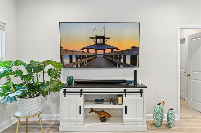 105 Meadow Creek Dr, St Johns, FL 32259