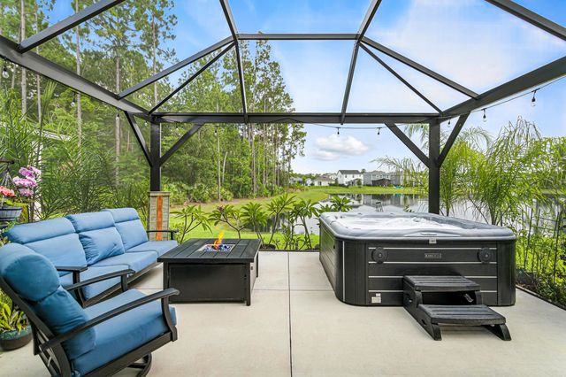 105 Meadow Creek Dr, St Johns, FL 32259