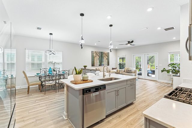 105 Meadow Creek Dr, St Johns, FL 32259