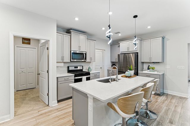 105 Meadow Creek Dr, St Johns, FL 32259