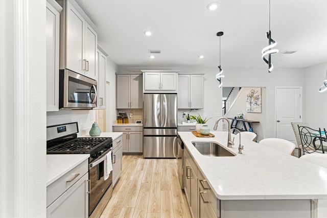 105 Meadow Creek Dr, St Johns, FL 32259