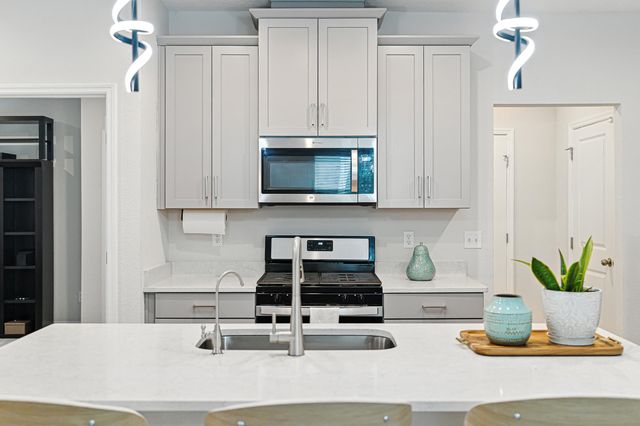 105 Meadow Creek Dr, St Johns, FL 32259